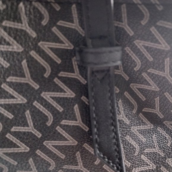 Jones of New York Signature Tote - Picture 7 of 16